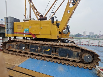 बिक्री के लिए स्टॉक में XCMG प्रयुक्त क्रॉलर क्रेन XGC85