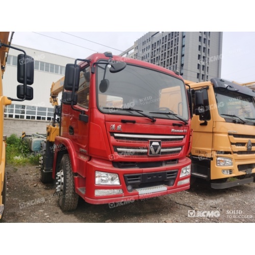 Truk bekas yang dipasang crane xcmg gsqs300-4