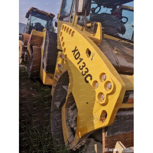 အသုံးပြုသောနှစ်ဆသောသံမဏိ roller compacter - xcmg xd133c