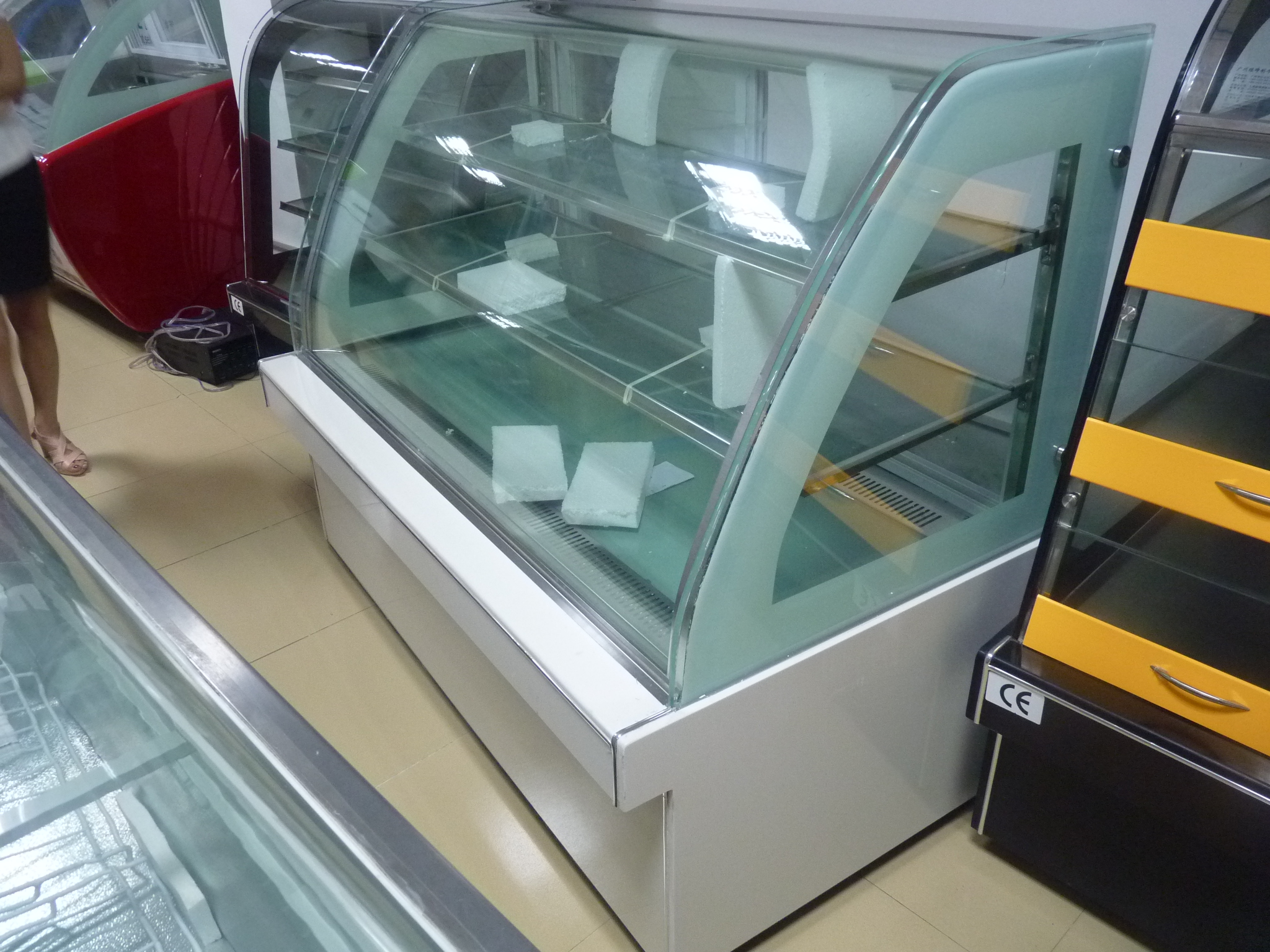 Three - Sided Glass R134a Cake Counter Display Freezer Eco Friendly Customize for Singapore