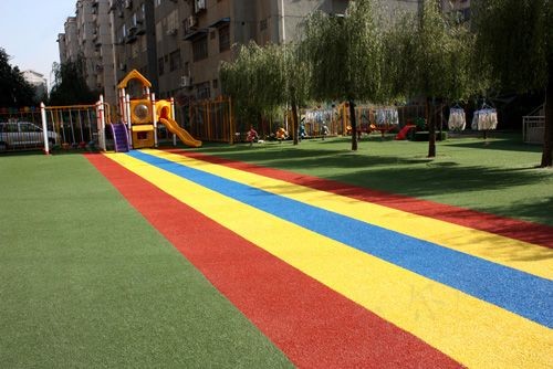 Non-slip rubber playground tiles with colored rubber granules