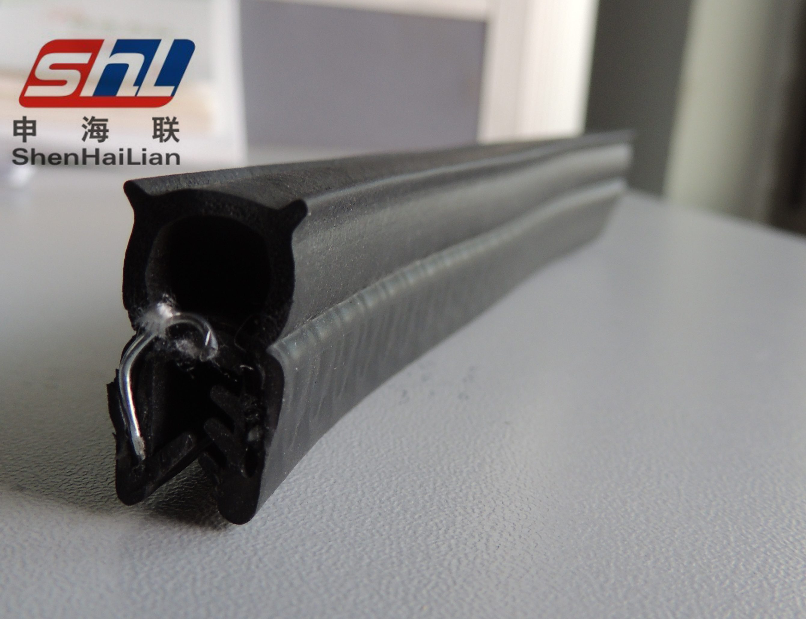 Black Extruded Rubber Seal UV Resistance , EPDM Rubber Coextrusion Door Seal