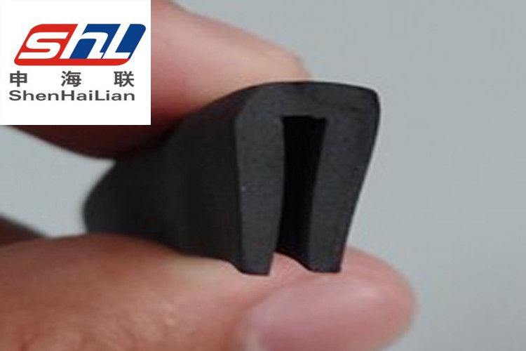 Antifreeze Surface U  Shaped Rubber Seal Extrusion For Glass Curtain Wall
