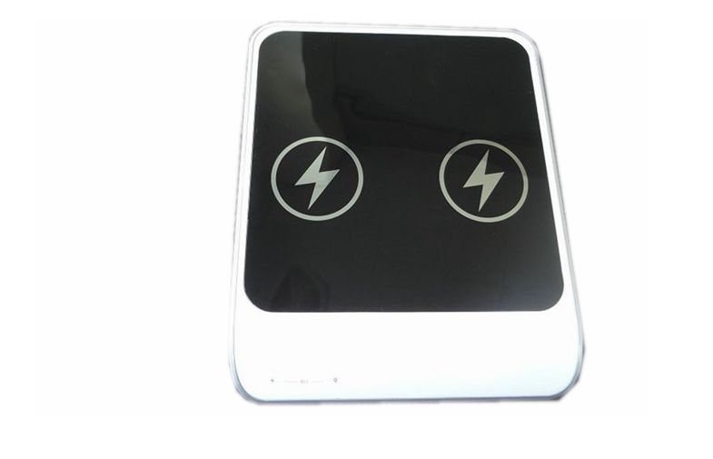 Silver 88000mAh Wireless Mobile Charger 5V For Iphone / Ipad AA Battery