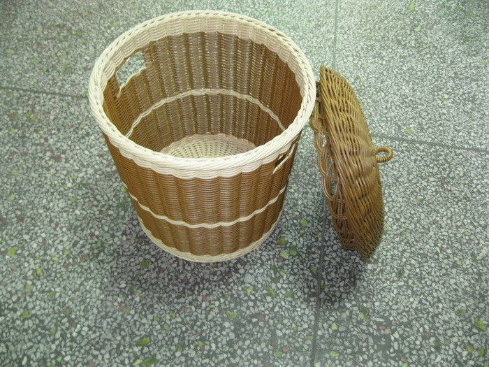 Plastic Round Wicker Laundry Basket With Lid , Divided Laundry Basket