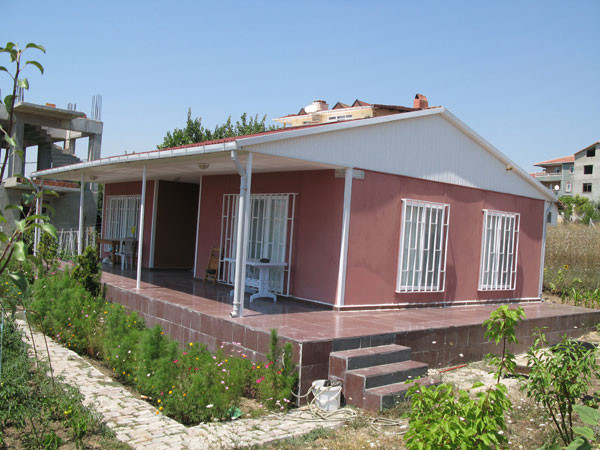 Sloped Roof Steel Prefab House For Family Living ,Temporary Mobile Housing