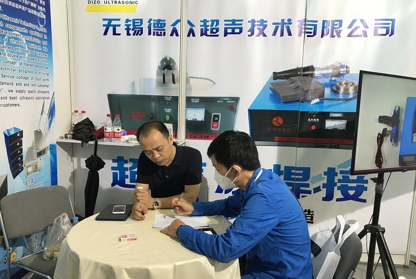 Chine Machine à souder en plastique à ultrasons pour l'usine de lampes  auto, fabricants et fournisseurs - ALTRASONIC
