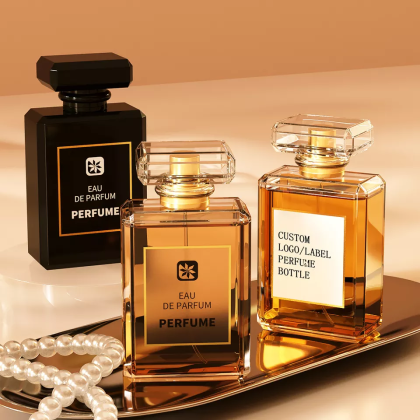 Steklenice s steklenimi parfumi