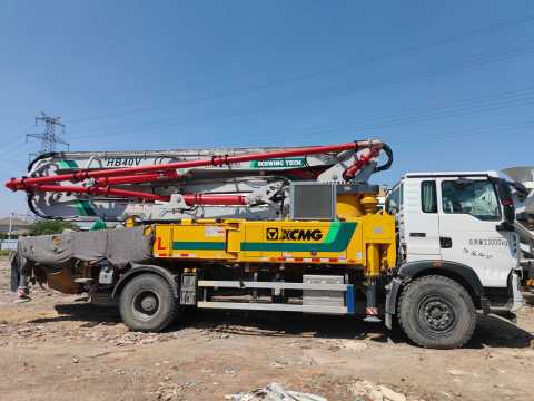 Бетонний насосний вантажівка