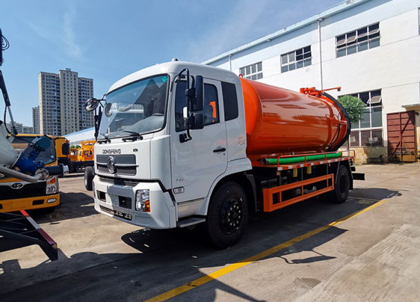 Camión de succión de aguas residuales
