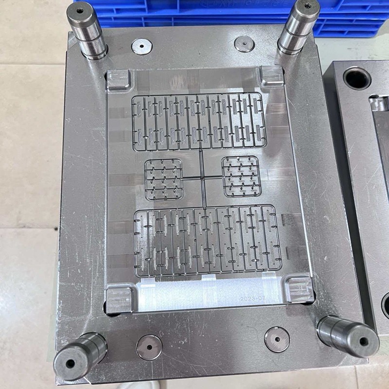 Connector injection mold