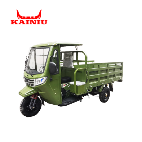 Трехколесный велосипед с салоном водителя