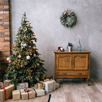 Árbol de Navidad soplado por el aire