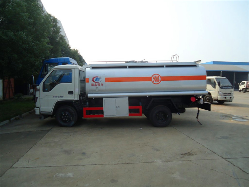 Foton 3000L Oil Transportation Truck