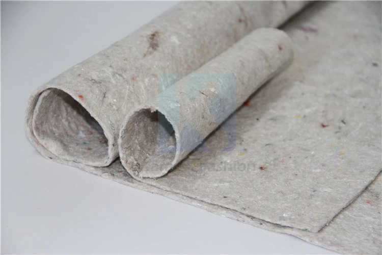 Китайски производител рециклира капак на подложката за сив матрак