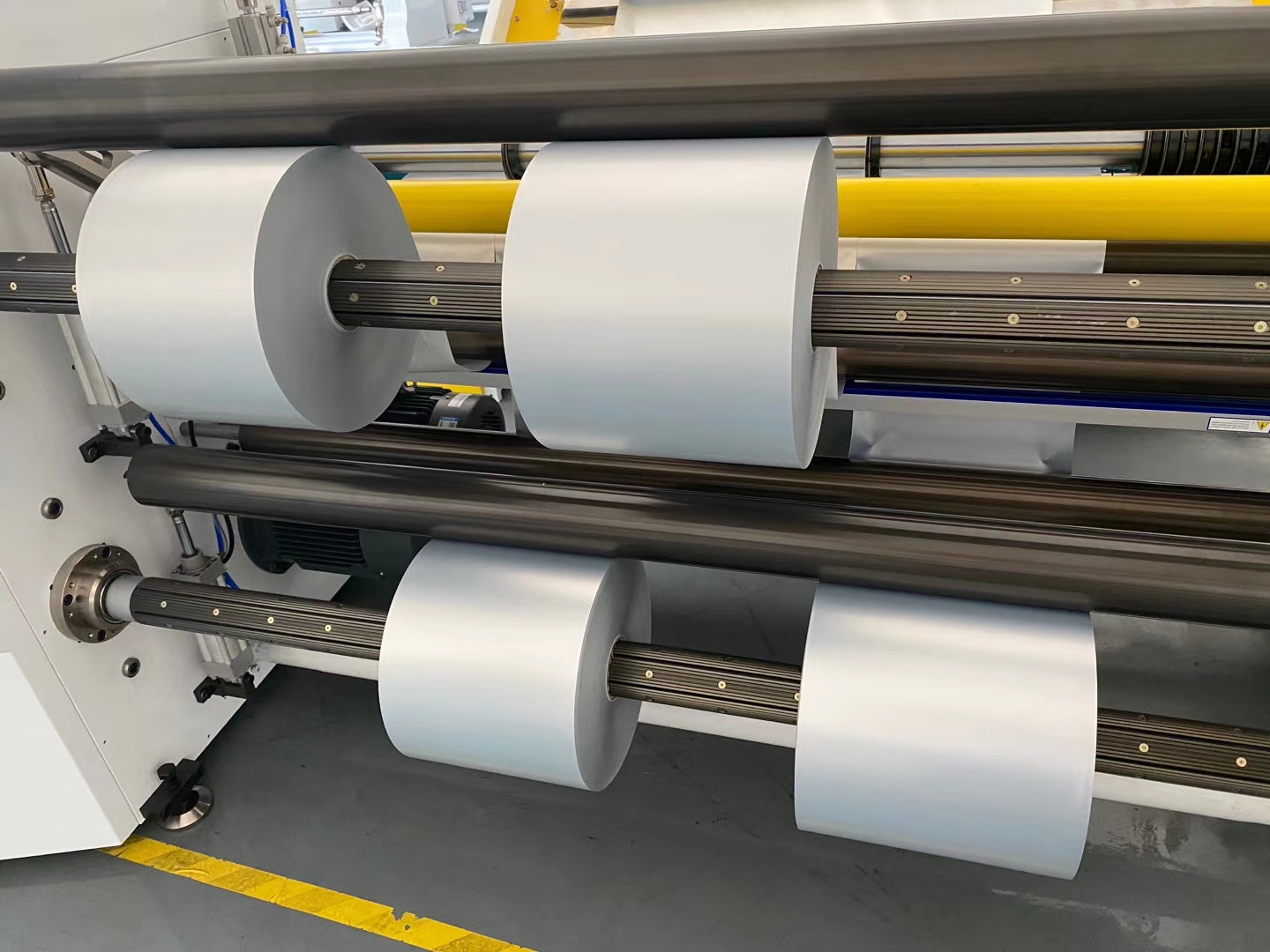 Slitting rewinding machine Slitting rewinding machine