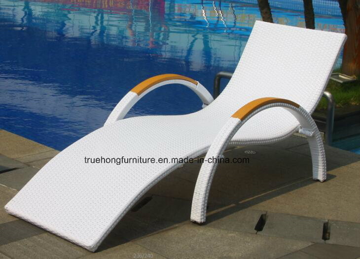 PE Outdoor Lounge Chair Beach Lounge Sofa Chair Outdoor Rattan Furniture Pation PE Rattan Lounge Chair