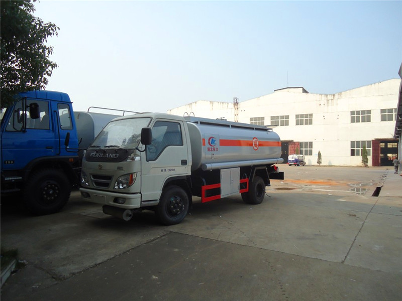 Foton 3000L Oil Transportation Truck