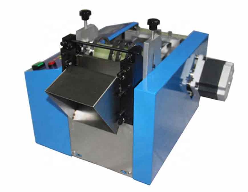 Roll to sheet cutting machine