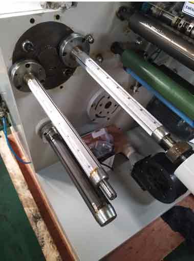 Rotary die cutting machine with slitter Rotary die cutting machine with slitter